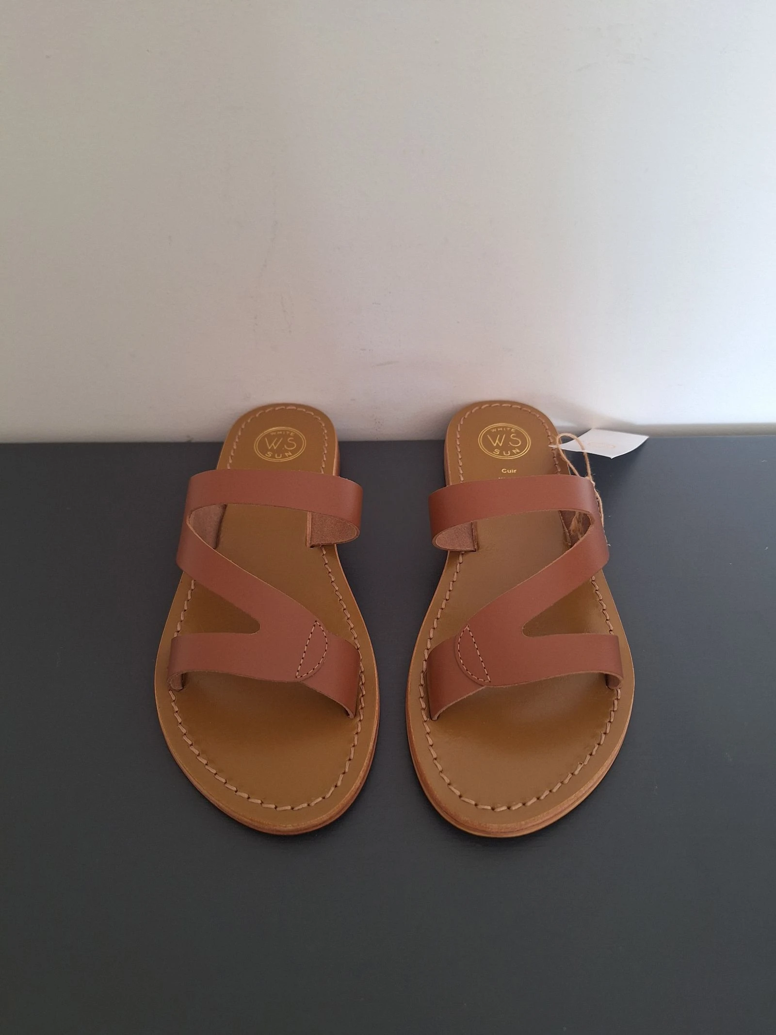 Novas sandálias/chinelas de couro marrom White Sun tamanho 38 – photo 2